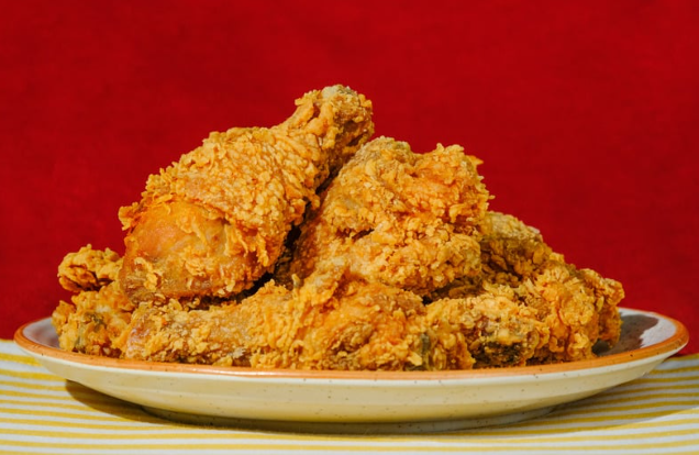 makanan penyebab penuaan dini, terlihat lebih tua, efek minuman bersoda, gorengan dan kulit kusam, kafein dan penuaan, makanan tinggi garam, makanan yang bikin keriput, pola makan sehat wanita, anti aging alami, Bunda, si Kecil